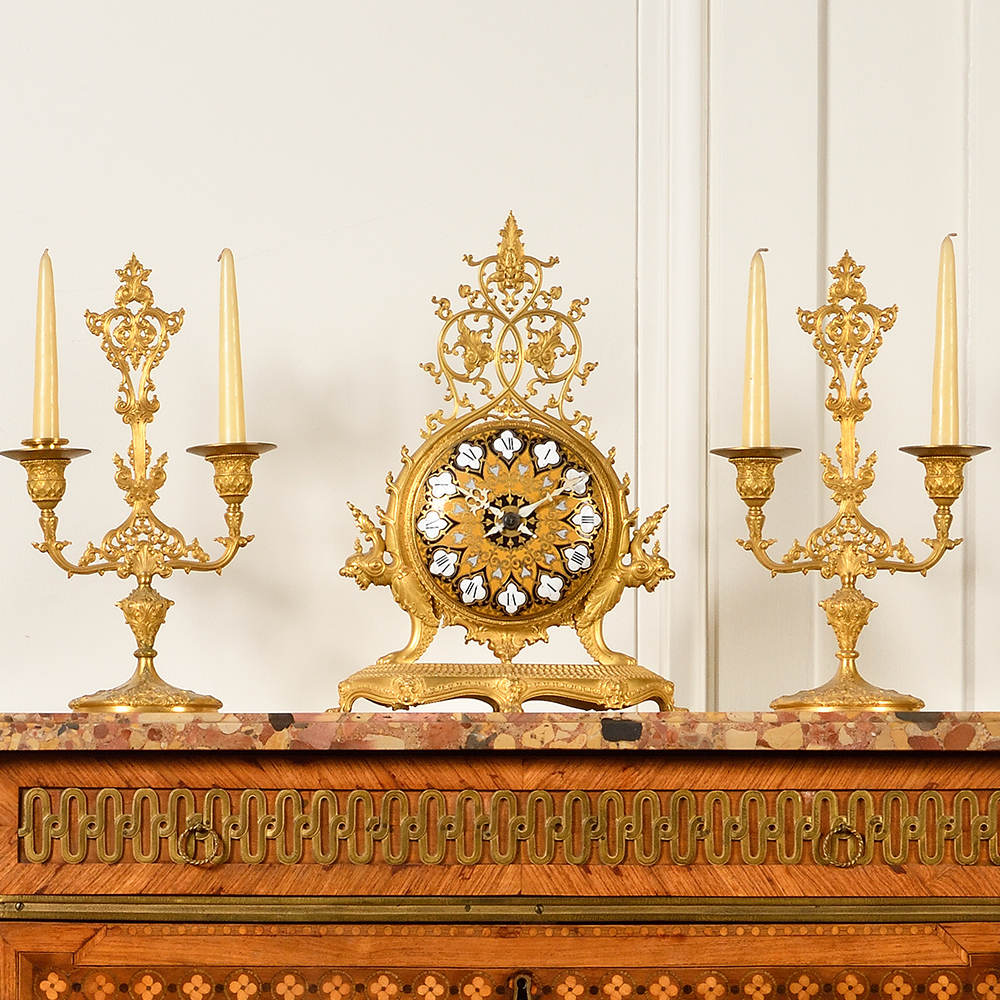 MOBILIER ET OBJETS D'ART
